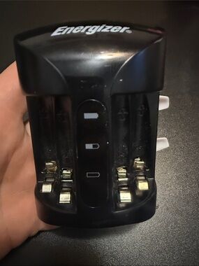 Energizer Black Universal Battery Charger
